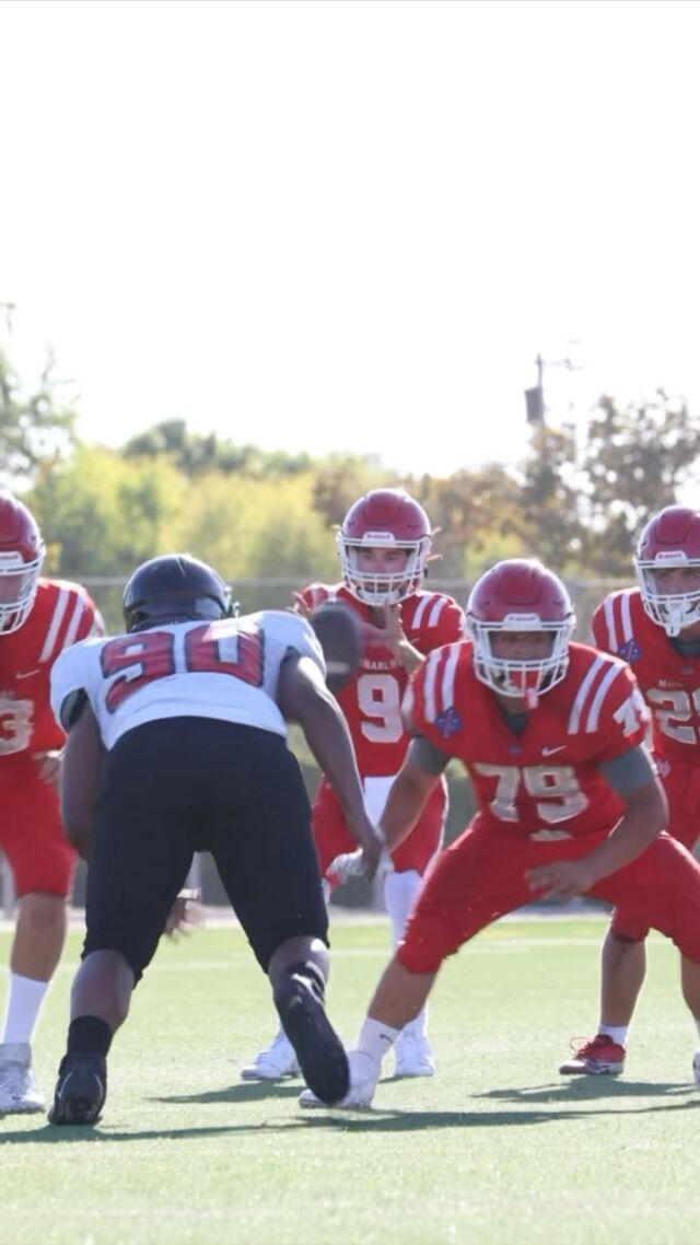 1st HS TD \|/ @have.fun.with.it @materdei_football @raul3lara 

⠀⠀⠀⠀⠀⠀⠀⠀

#3Stripers #Monachs #RedPoise#MaterDieFootball #PridePoiseCourage #collegefootball #sportblog #playerofthegame #sportsupdates #athleteslife #footballseason #collegeathlete